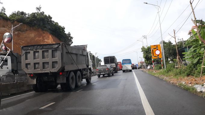 Cẩm Phả (Quảng Ninh)  Contener gây tai nạn trên đoạn nâng cấp QL18 A, một người chết thương tâm