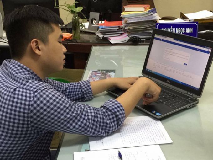 Đ&agrave;o Ngọc Kh&aacute;nh tại cơ quan C&ocirc;ng an.