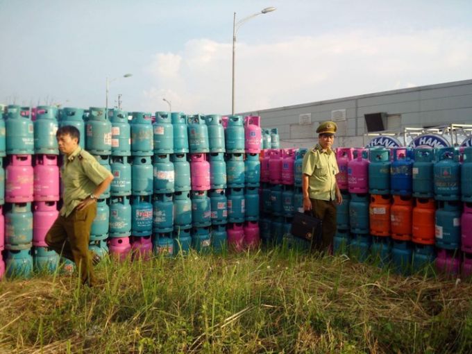 C&aacute;c b&igrave;nh ga bị thu giữ.