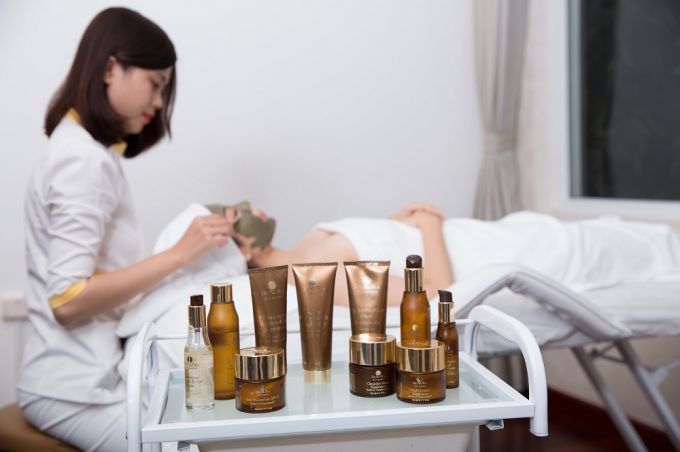 Bộ mỹ phẩm DeAura đến từ Israel và tập trung vào giải quyết các vấn đề lão hóa, cải thiện làn da tươi trẻ.