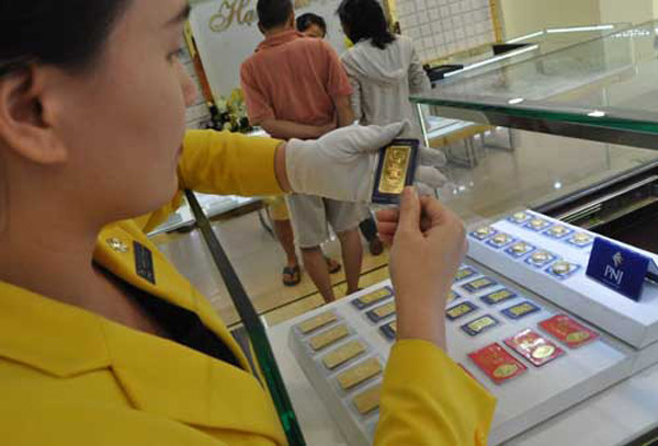 Nhà đầu tư bắt đáy khiến giá vàng bớt giảm sâu