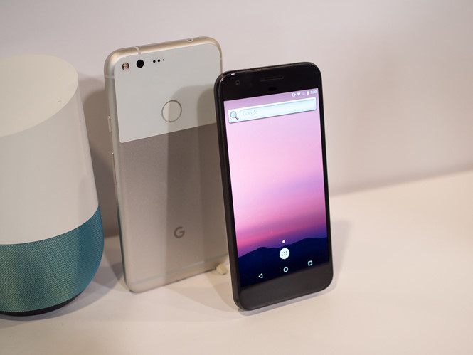 Smartphone Pixel chỉ là 'thuốc dẫn' cho AI /// Ảnh: Reuters