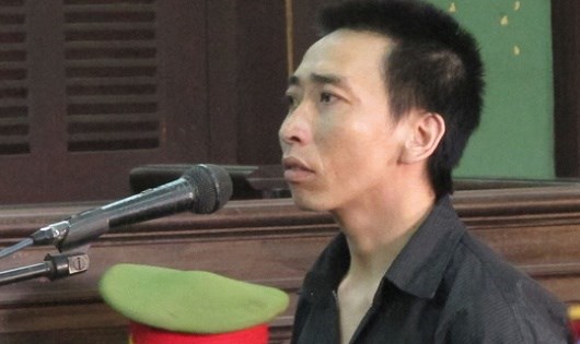 Bé gái 12 tuổi ở nhà một mình bị quỷ râu xanh xông vào hiếp dâm