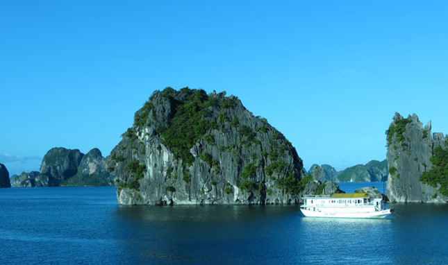 Ngắm Hạ Long – vẻ đẹp ấn tượng của Top 7 kỳ quan thiên nhiên thế giới - anh 9