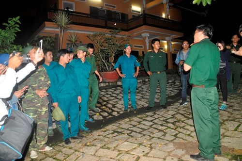 Tạm dừng tìm kiếm trực thăng gặp nạn do thời tiết xấu