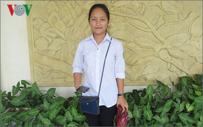 Cô gái dân tộc mồ côi từ năm 2 tuổi có thành tích học tập “đáng nể”