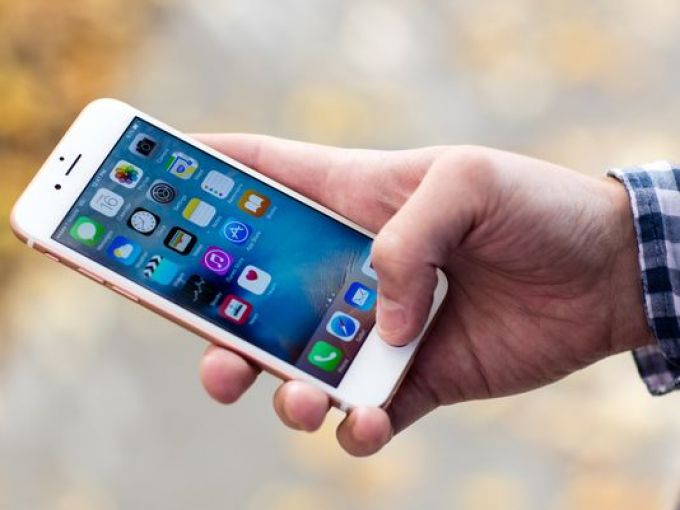 Hãng Apple đang đối mặt với với bê bối lỗi pin trên iPhone 6s