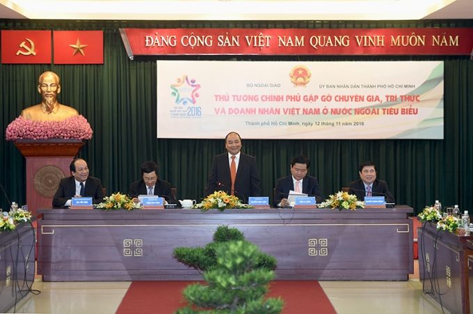Thủ tướng Nguyễn Xuân Phúc gặp gỡ các chuyên gia, doanh nhân Việt Nam tiêu biểu ở nước ngoài