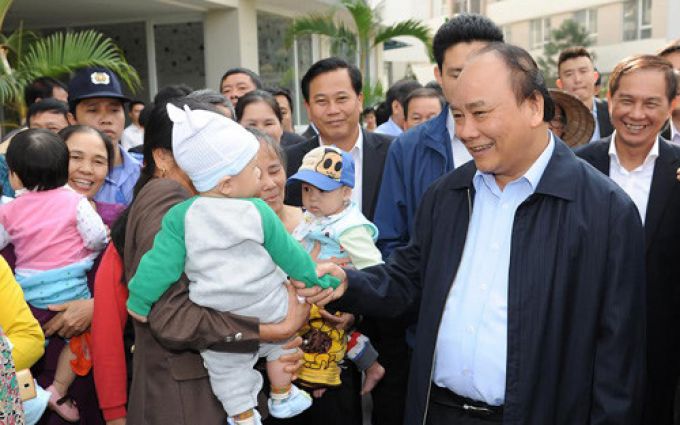 Thủ tướng Nguyễn Xuân Phúc thăm cư dân nhà ở xã hội Đặng Xá