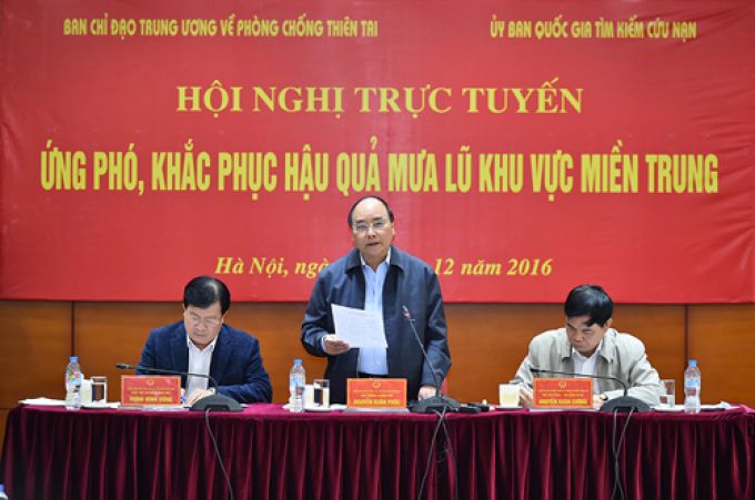 Thủ tướng Nguyễn Xuân Phúc trực tiếp chủ trì ứng cứu lũ lụt miền Trung