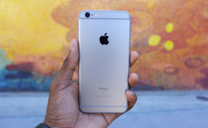 iPhone 6s bị tắt nguồn đột ngột sẽ được Apple thay pin miễn phí