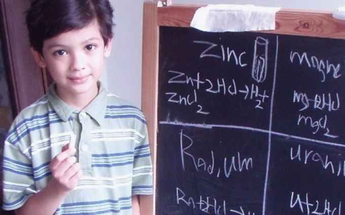 Michael Kevin Kearney nổi tiếng là người trẻ nhất tốt nghiệp đại học (10 tuổi). Thần đồng sinh năm 1984 này cũng lập hàng loạt kỷ lục thế giới và trở thành giảng viên đại học năm 17 tuổi. Michael  biết nói khi mới vài tháng tuổi. Năm 2008, Michael tham gia chương trình Ai là triệu phú và giành mức thưởng cao nhất, một triệu USD.