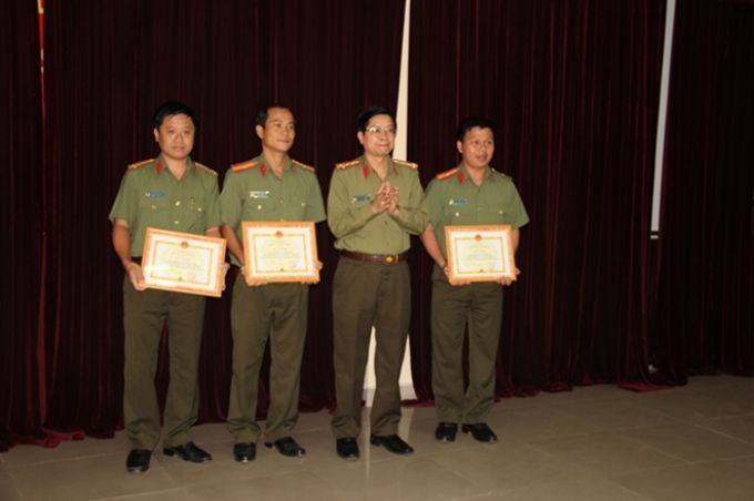 Khen thưởng 4 giảng viên, học viên Đại học ANND cứu sống 3 em nhỏ đuối nước