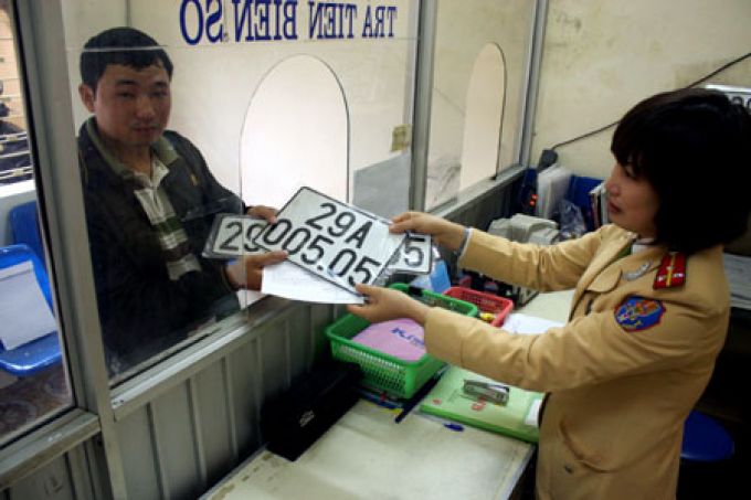 Quy định mới về lệ phí đăng ký, cấp biển ô tô, xe máy