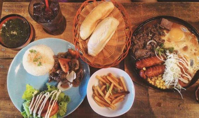 Những quán bánh mì ngon điên đảo đông nghịt khách ở Sài Gòn