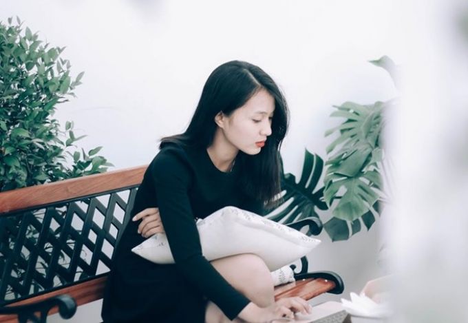 9X từng là phó bí thư Ban chấp hành liên chi Đoàn trường THPT Chuyên Ngoại ngữ, Đại học Ngoại ngữ, Đại học Quốc gia Hà Nội. Cô có thời gian là chủ tịch câu lạc bộ Những nhà lãnh đạo trẻ Chuyên Ngoại ngữ (Team CNN Leaders).