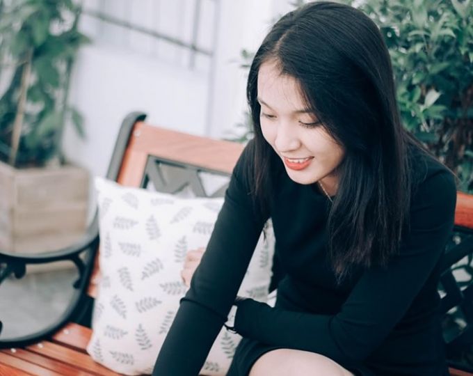 Không chỉ sở hữu vẻ ngoài xinh xắn, Thu Huệ còn có bảng thành tích học tập khiến nhiều người nể phục. Cô có chứng chỉ N2 tiếng Nhật và từng đoạt giải ba tiếng Anh thành phố Hà Nội.