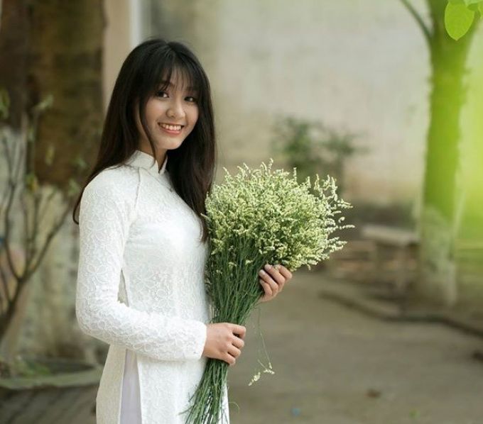 Cô gái 19 tuổi sinh ra và lớn lên tại Hà Nội. 9X tâm sự hiện tại, học tập là mục tiêu hàng đầu và chưa quan tâm đến chuyện yêu đương.