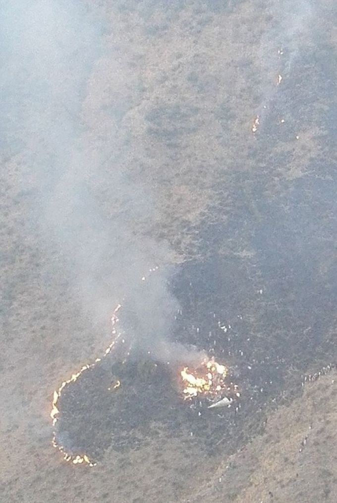 Máy bay vỡ thành nhiều mảnh sau khi rơi.