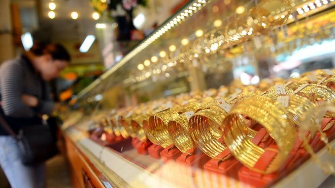 Giá vàng hôm nay (1512) Giá vàng trong nước giảm mạnh theo thế giới