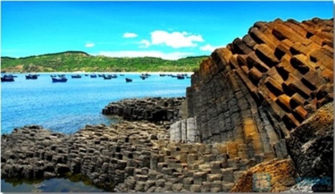 Gành Đá Dĩa độc đáo của Phú Yên.