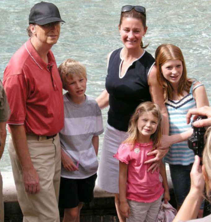 Tỷ phú Bill không chỉ là một nguồn cảm hứng trong kinh doanh, mà còn trong nuôi dạy con cái. Ảnh: theasianparent.