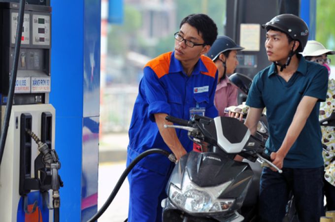 Giá xăng tăng mạnh từ 15h chiều nay 2012