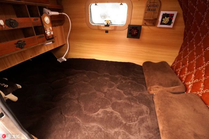 Phòng ngủ ấm cúng, tiện nghi.