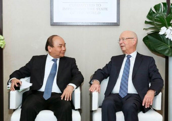 Thủ tướng Nguyễn Xuân Phúc và Chủ tịch WEF Klaus Schwab. 