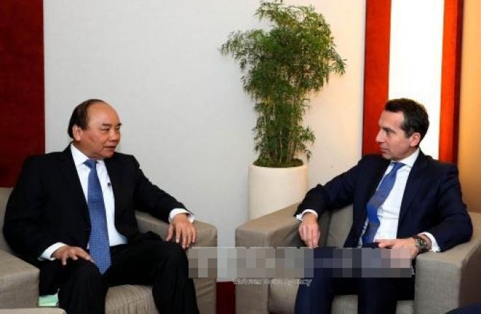 Thủ tướng Nguyễn Xuân Phúc hội kiến Thủ tướng Áo Christian Kern. Ảnh: TTXVN