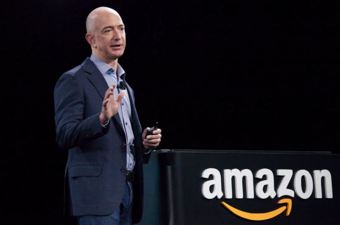 2. Jeff Bezos. Nhà sáng lập, kiêm Giám đốc điều hành trang mua bán trực tuyến Amazon (tổng tài sản: 66,2 tỷ USD).