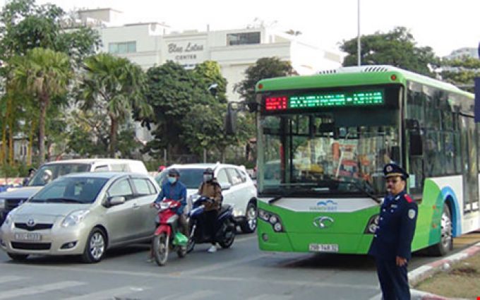 Từ hôm nay 62, Hà Nội chính thức thu phí buýt nhanh BRT