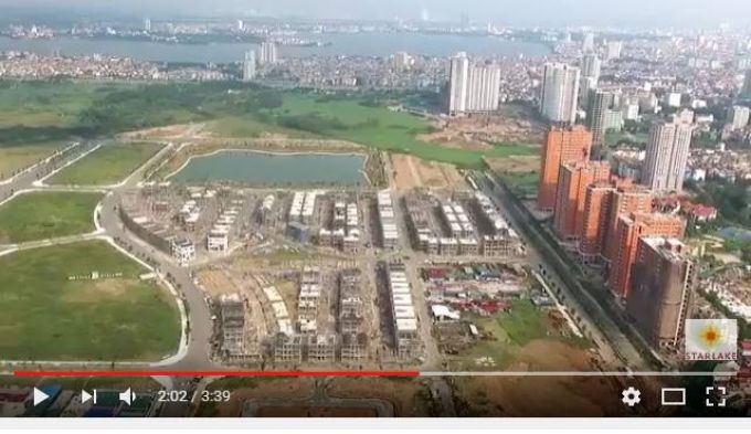 Đường 40m nhìn từ trên cao trong clip về khu đô thị Tây Hồ Tây, đang dở dang và chưa biết bao giờ mới hoàn thiện.