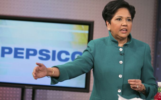Bà Indra Nooyi là người chịu trách nhiệm cho sự phát triển của công ty thương hiệu đồ uống nổi tiếng Pepsi trị giá 150 tỷ USD