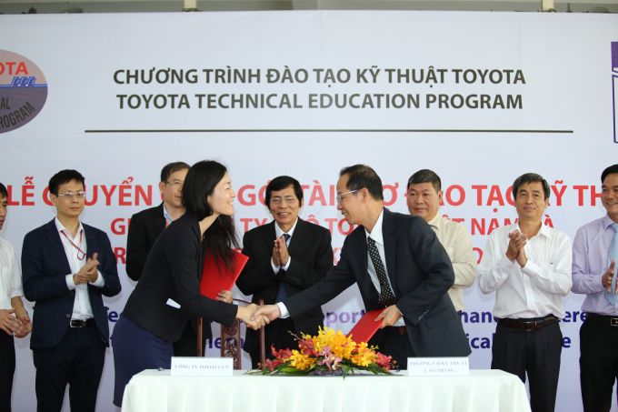 Toyota Việt Nam tiếp tục tài trợ cho các trường đại học, cao đẳng kỹ thuật