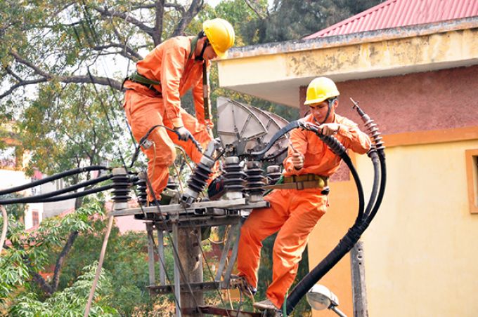 EVN Hà Nội tăng cường công tác kiểm tra đảm bảo điện trong dịp 304 và 15