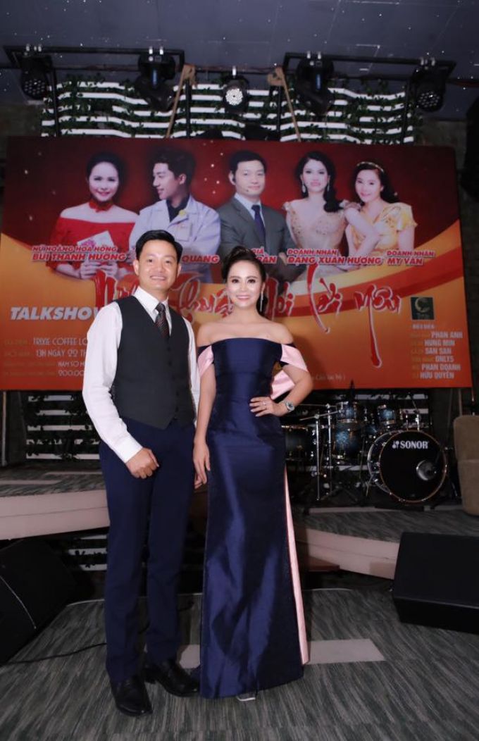 Diễn giả HAITRAN cháy hết mình tại Talk show “Nghệ thuật nói lời yêu”” của CLB Thiện nguyện Hoa Hướng Dương.