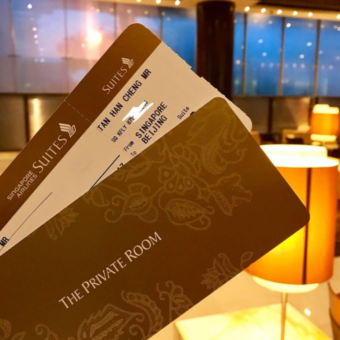 Bạn sẽ được nhận một thẻ ra vào dành riêng cho khách VIP ngay sau đó.