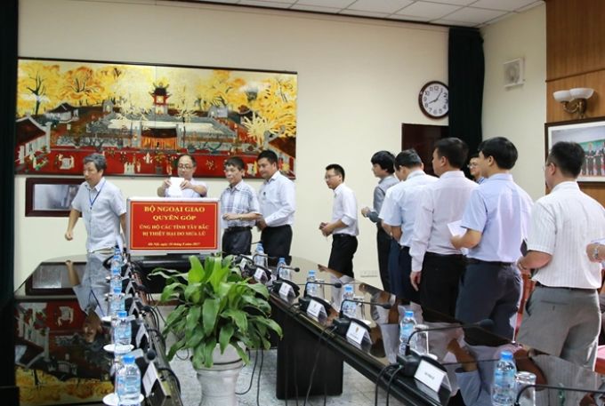 Bộ Ngoại giao chia sẻ kh&oacute; khăn với đồng b&agrave;o bị b&atilde;o lũ ở c&aacute;c tỉnh T&acirc;y Bắc