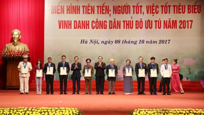 10 c&ocirc;ng d&acirc;n ưu t&uacute; năm 2017 vinh danh