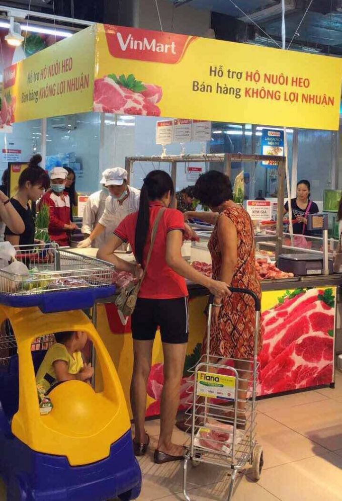 Chuỗi siêu thị Vinmart giảm giá mạnh giá thịt lợn