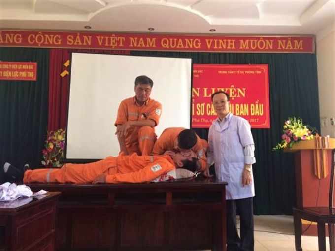 Tập huấn cấp chứng chỉ sơ cấp cứu ban đầu tại Công ty Điện lực Phú Thọ