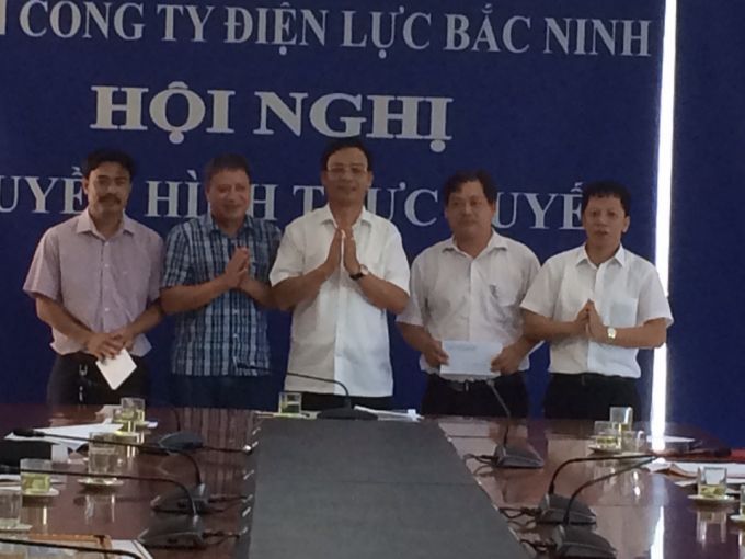 Chủ tịch UBND tỉnh Bắc Ninh thưởng nóng phòng Điều độ lưới điện (Công ty Điện lực Bắc Ninh)