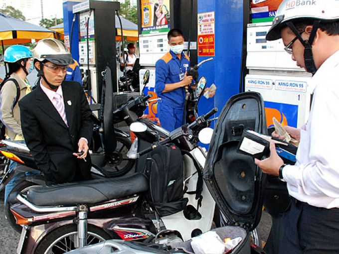Giá xăng tăng gần 600 đồnglít từ 15h chiều nay