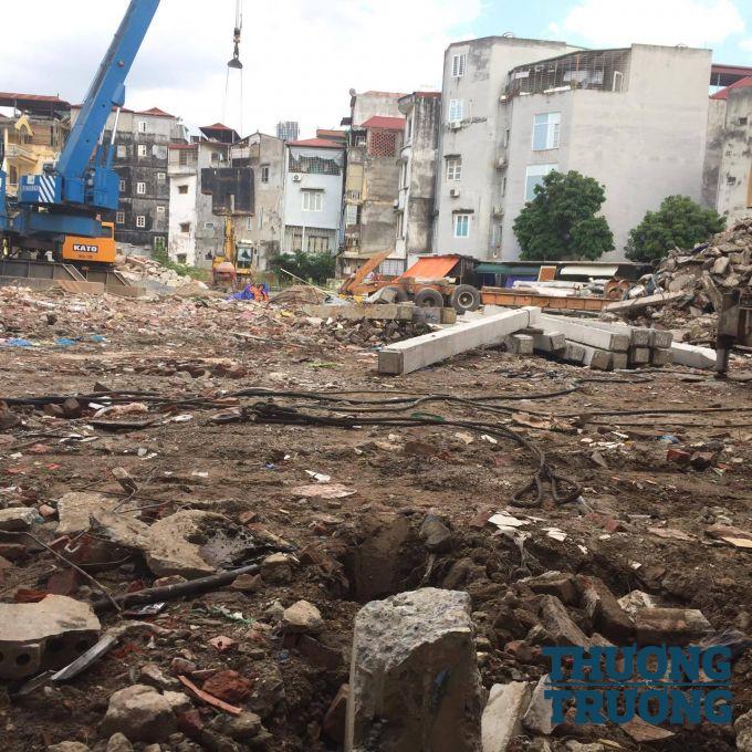 phần mặt bằng n&ecirc;n m&oacute;ng vẫn chỉ l&agrave; b&atilde;i đất trống 