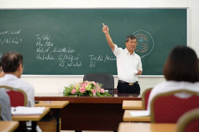 Viện trưởng Viện huyết học truyền máu trung ương nghỉ hưu, hàng trăm y bác sĩ, bệnh nhân xếp hàng chia tay trong nước mắt