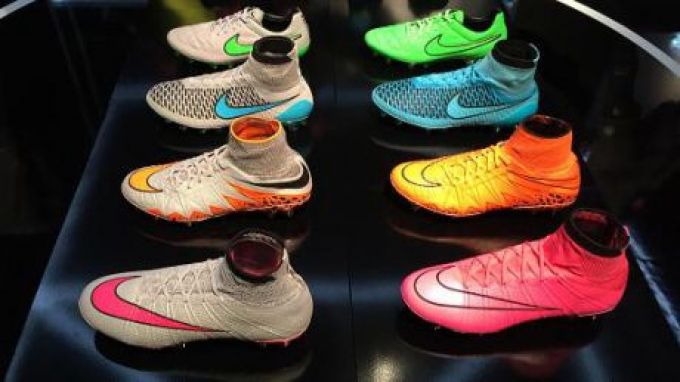 Sản phẩm giày chạy của Nike trưng bày tại trụ sở của hãng - Ảnh: CNBC.