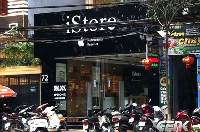 Apple gửi thư cảnh báo các cửa hàng sử dụng trái phép hình ảnh iPhone tại Việt Nam