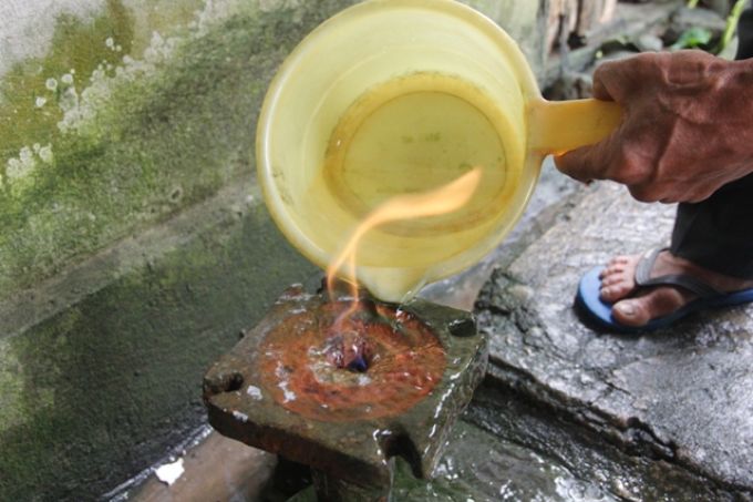 Tìm hiểu nguyên nhân giếng khoan kỳ lạ ở Quảng Trị bốc cháy 10 năm chưa tắt