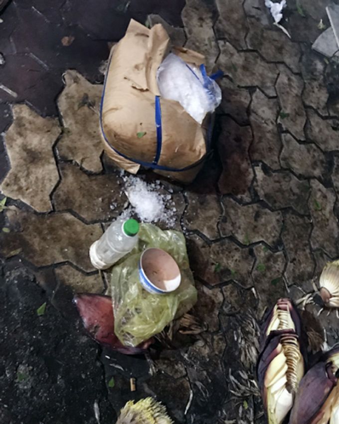 Số tinh thể nghi hàn the và chất tẩy bị thu giữ